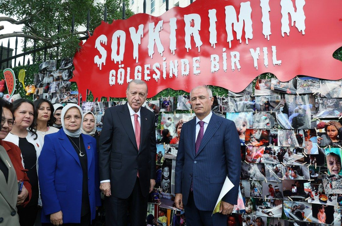 Cumhurbaşkanı Erdoğan "Soykırımın Gölgesinde Geçen Bir Yıl" sergisini gezdi - Sayfa 4