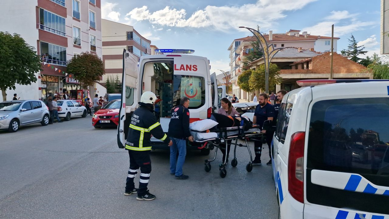 Çorum'da Kaldırıma Çarpan Otomobil Takla Attı: 2 Kişi Yaralandı - Sayfa 3