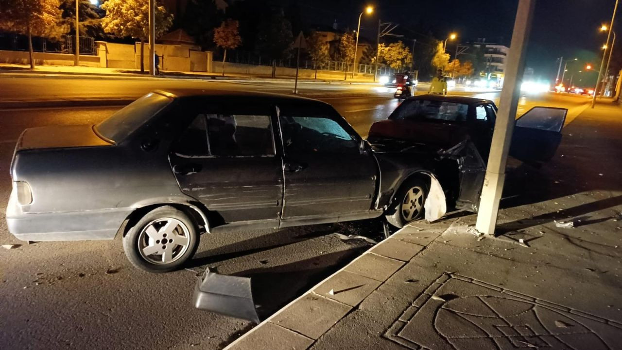 Eskişehir'de Alkollü Sürücü Kaza Yaptı, Aracını Bırakıp Kaçtı - Sayfa 1