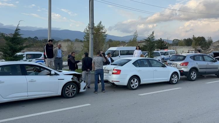 Bolu'da Zincirleme Trafik Kazası: 4 Araç Çarpıştı - Sayfa 2