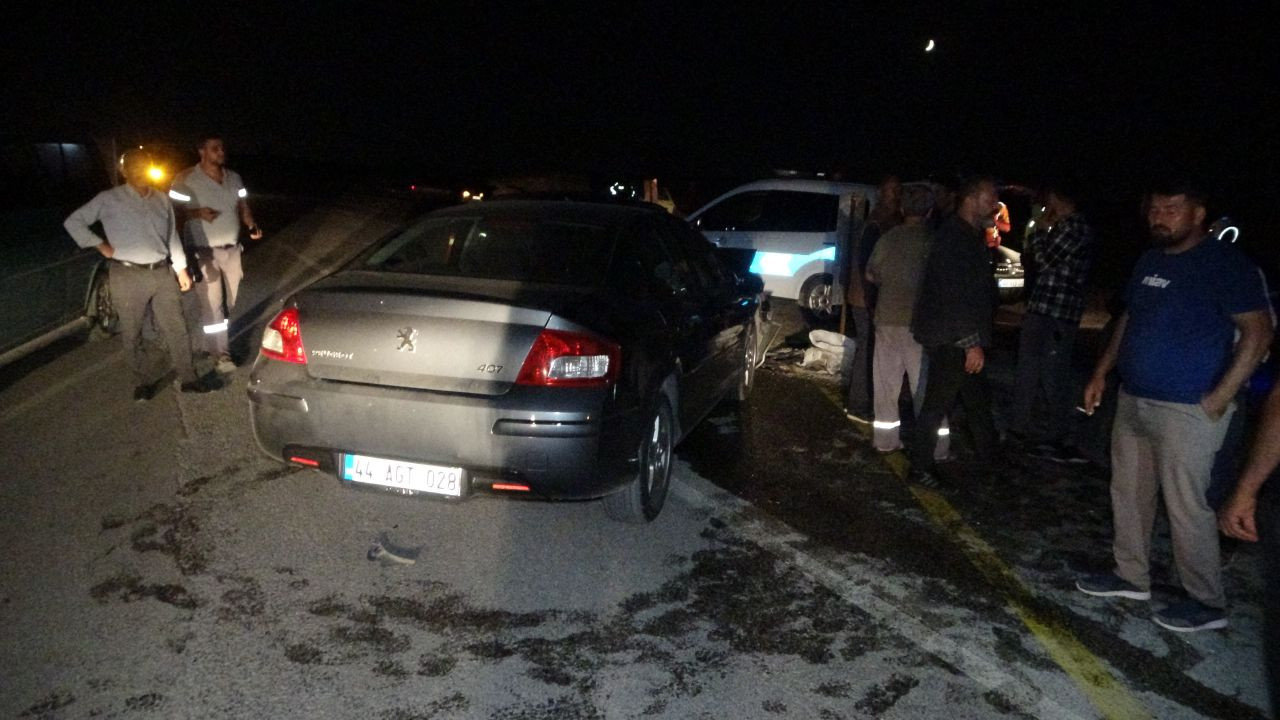 Malatya'da Kafa Kafaya Çarpışan İki Otomobilde 5 Yaralı - Sayfa 4