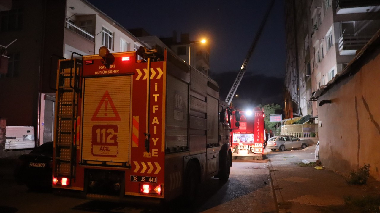 Kayseri’de Otelin Çatı Katında Yangın: 2 Kişi Hastaneye Kaldırıldı