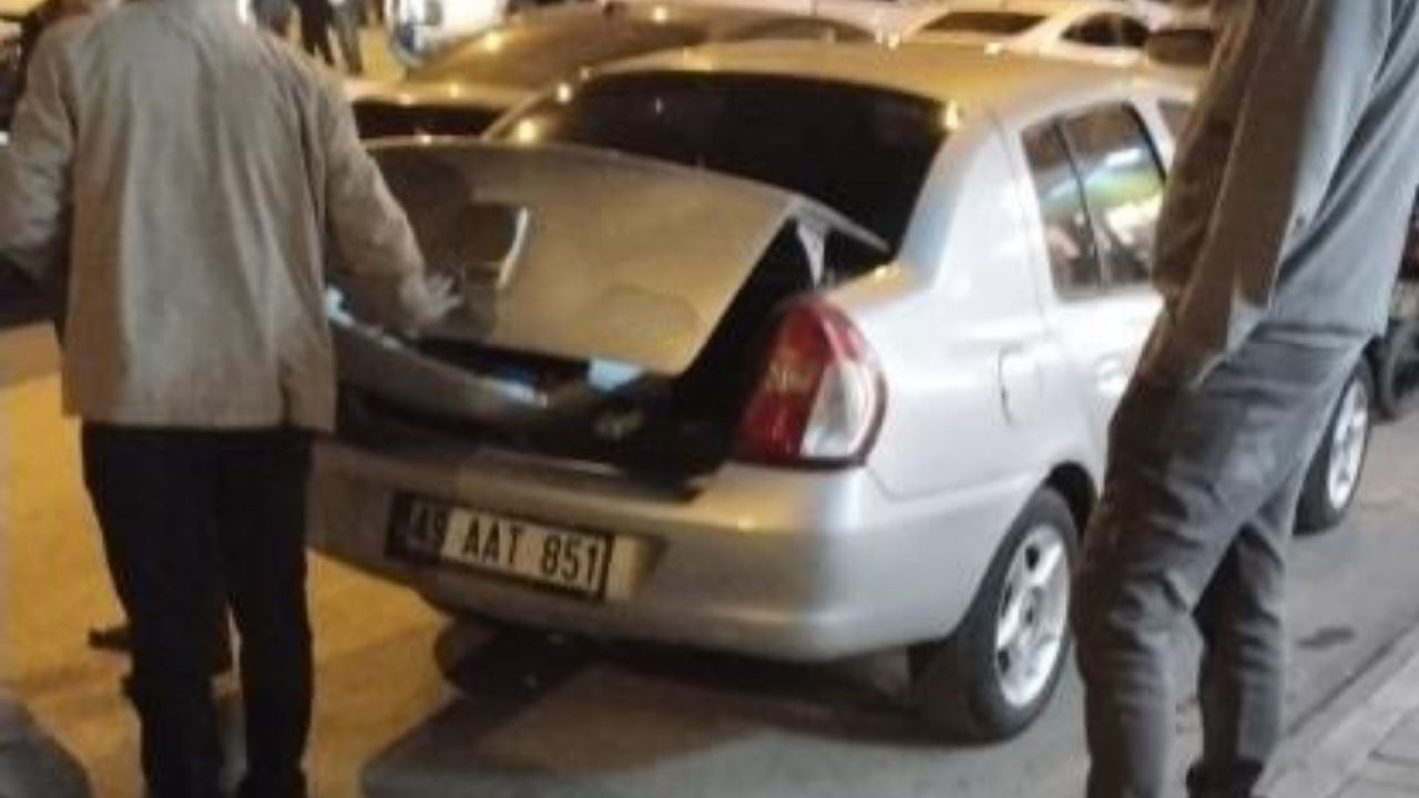 Otomobilin Çarptığı Motosiklet Kamyonetin Altına Girdi: 2 Ağır Yaralı