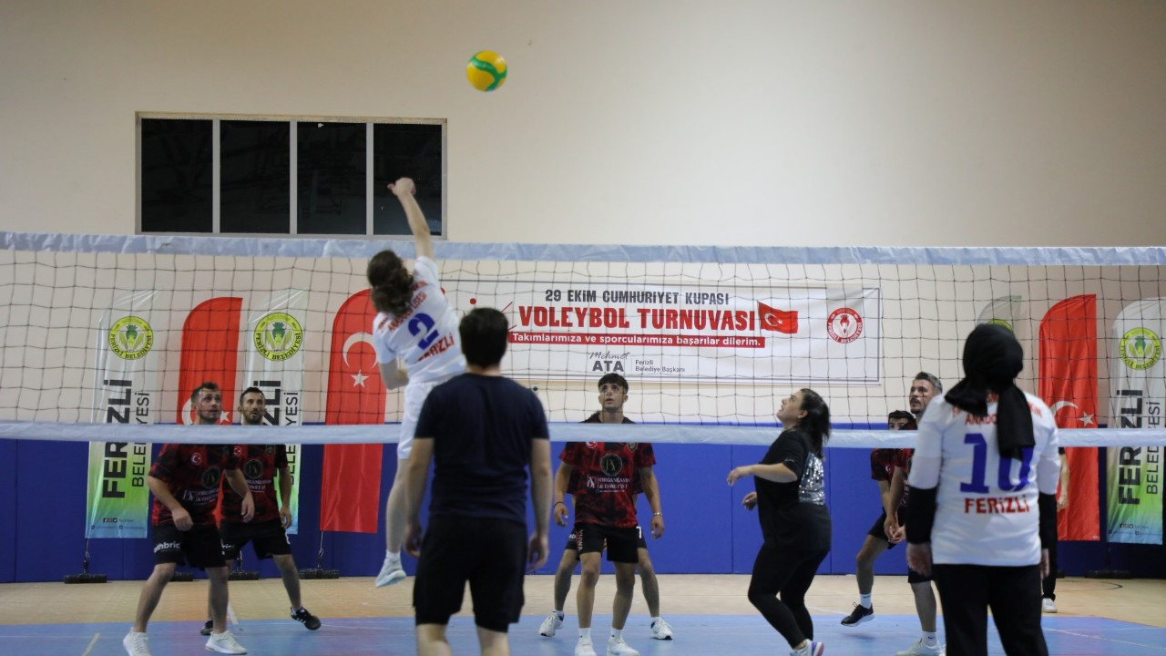 Ferizli’de Cumhuriyet Coşkusu: Voleybol Turnuvası Heyecanı Başladı