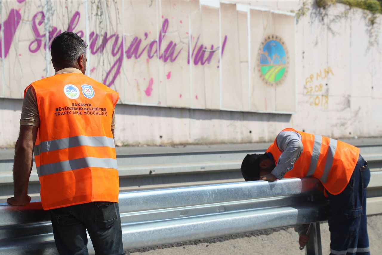 Sakarya Büyükşehir Tehlikeli Güzergahlarda Çelik Bariyerlerle Güvenliği Artırıyor - Sayfa 6