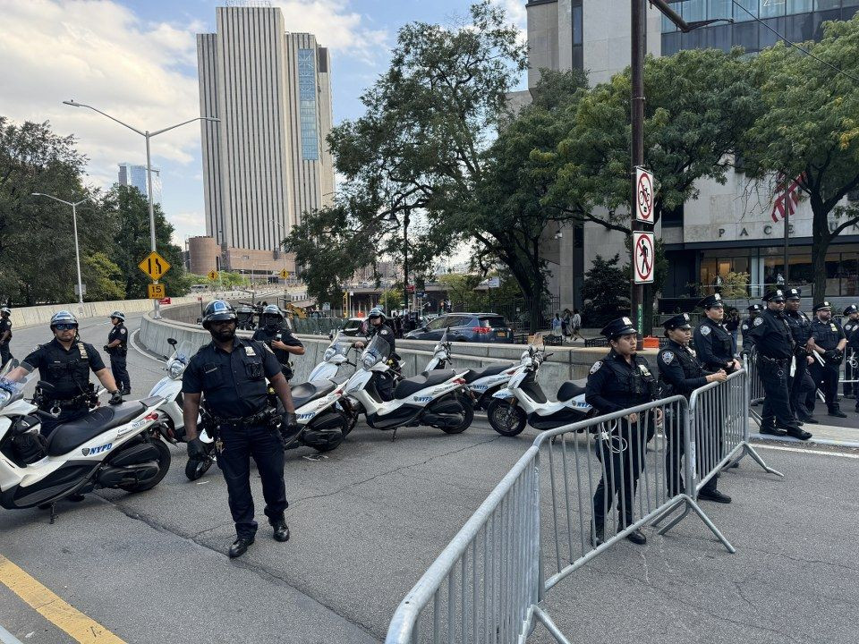 New York'ta binlerce Filistin yanlısı, İsrail' i protesto etti - Sayfa 10