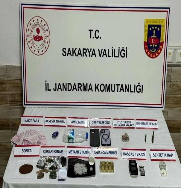 Sakarya'da 3 İlçede Uyuşturucu Operasyonu: Kilolarca Bonzai Ele Geçirildi, 3 Tutuklama - Sayfa 1