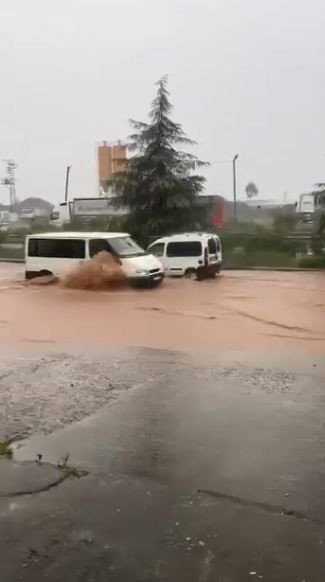 Artvin'in Hopa ve Arhavi ilçelerinde şiddetli yağışlar etkili oluyor - Sayfa 1