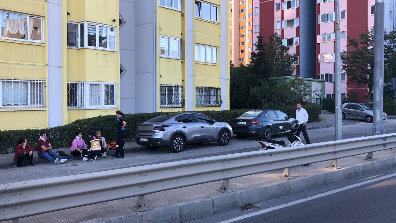 Tekirdağ'da Otomobil Refüje Çarptı: 4 Kişi Yaralandı