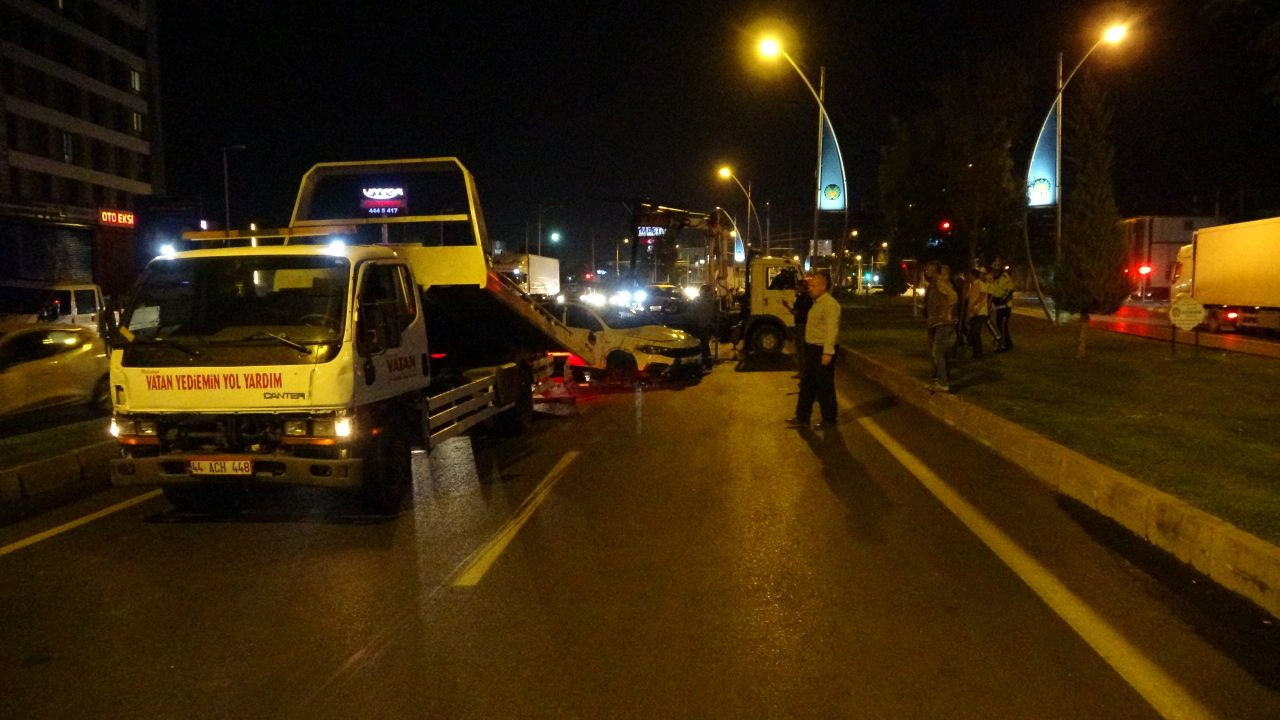 Malatya'da Refüje Çarpan Otomobil Takla Attı: 5 Yaralı - Sayfa 6