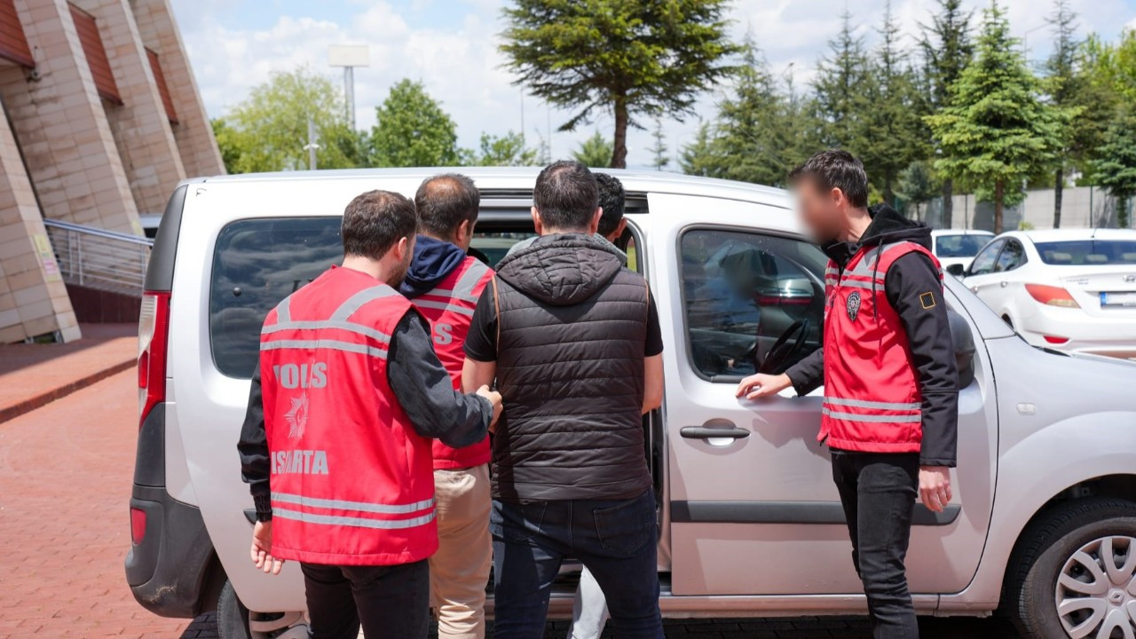 Altın Kaplama Bilezikleri Gerçek Sanarak Çalan Hırsızlar Tutuklandı!