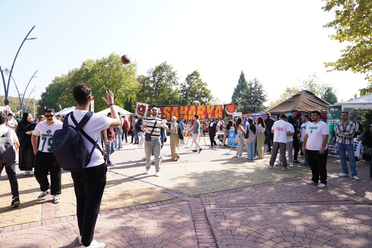 Sakarya Üniversitesinde Öğrenci Toplulukları Tanıtım Günleri Başladı! - Sayfa 1