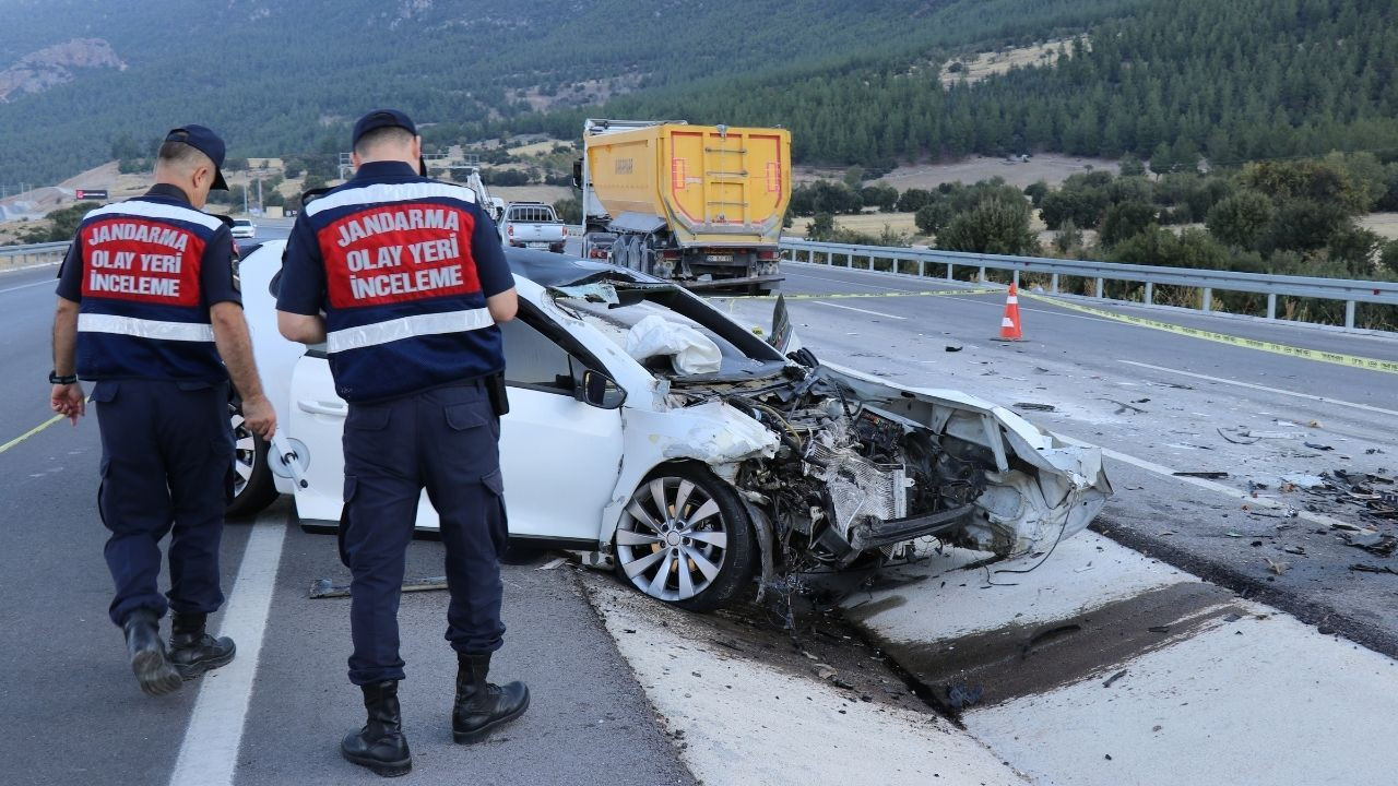 Hafriyat kamyonuna arkadan çarpan genç sürücü hayatını kaybetti - Sayfa 4