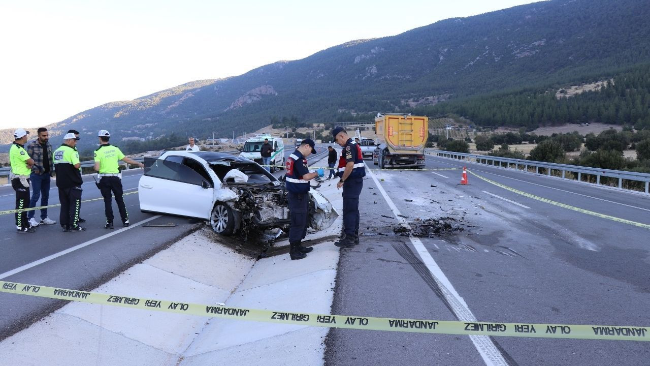 Hafriyat kamyonuna arkadan çarpan genç sürücü hayatını kaybetti - Sayfa 5