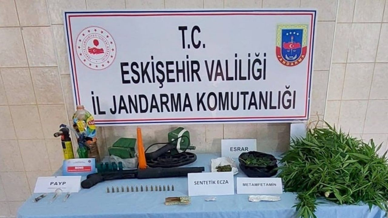 Eskişehir'de Uyuşturucu Ticareti Yapan Şahsa Jandarma Baskını!