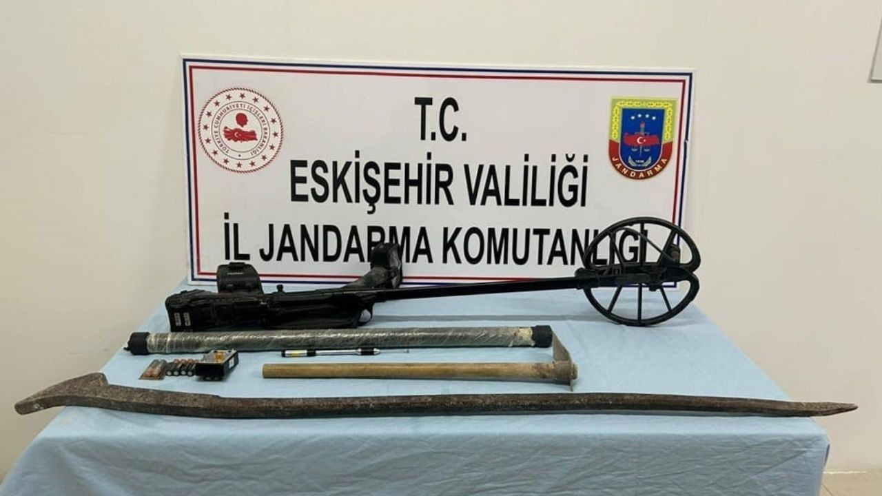 Kaçak Kazı Yapan İki Şüpheli Suçüstü Yakalandı