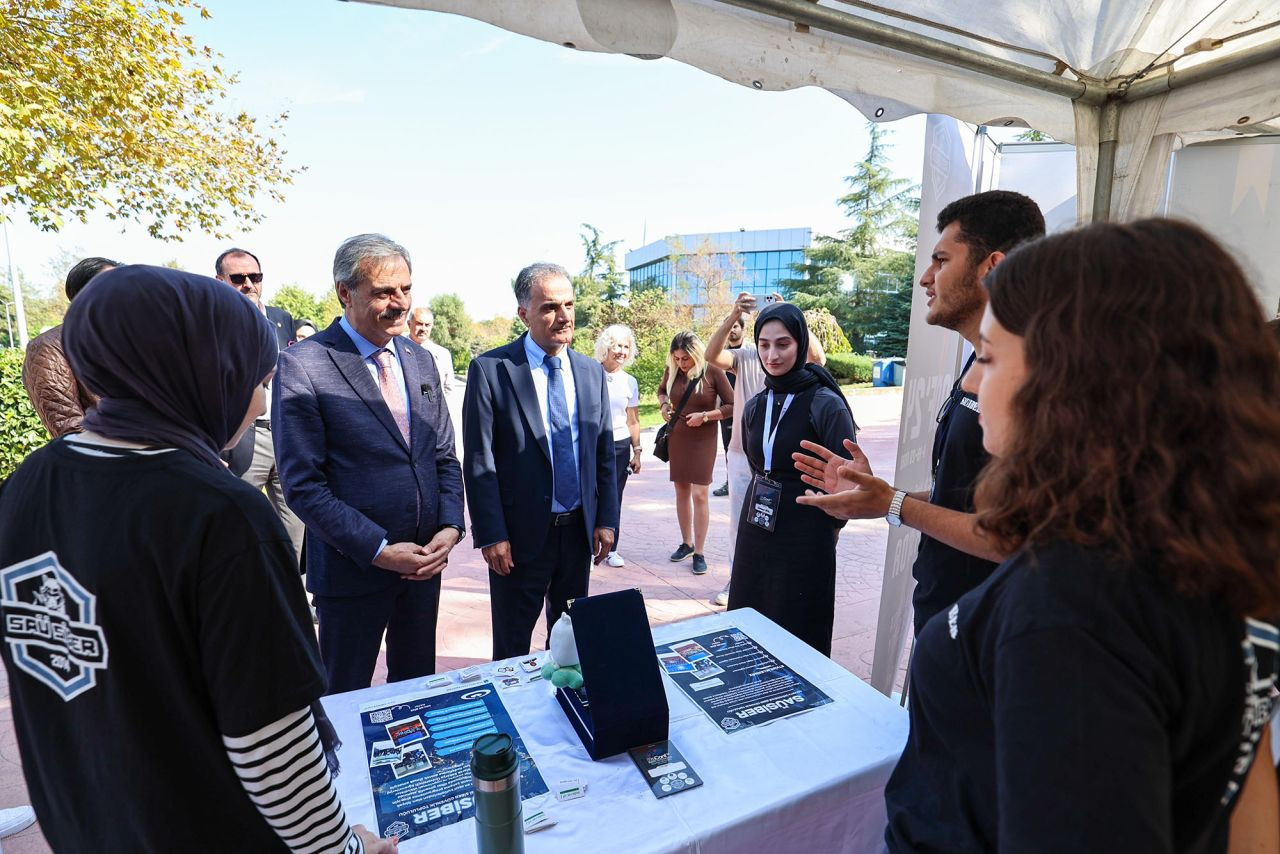 Başkan Alemdar üniversiteli gençlerle buluştu: İndirimli ulaşım tarifesi öğrencileri memnun etti - Sayfa 16