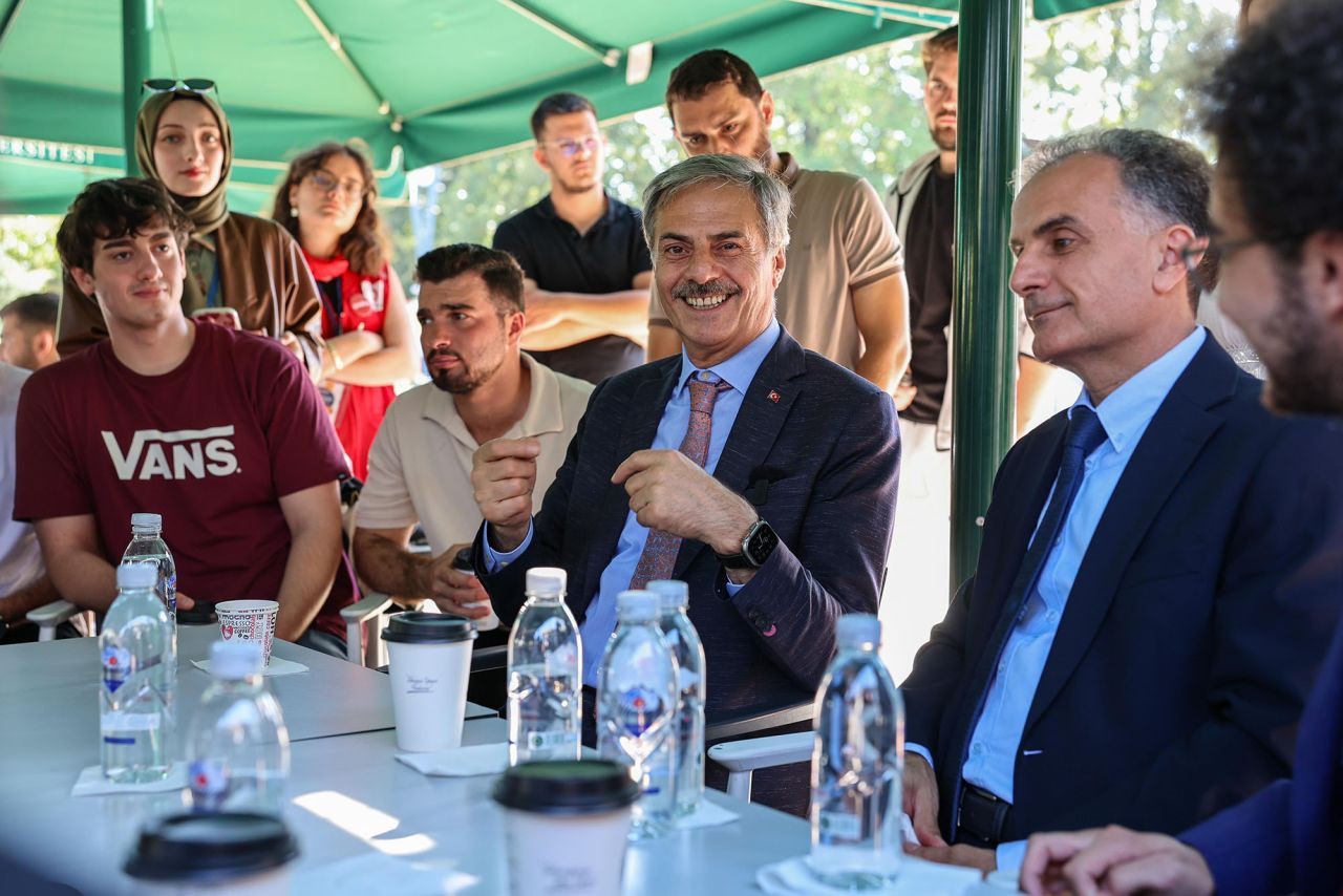 Başkan Alemdar üniversiteli gençlerle buluştu: İndirimli ulaşım tarifesi öğrencileri memnun etti - Sayfa 17