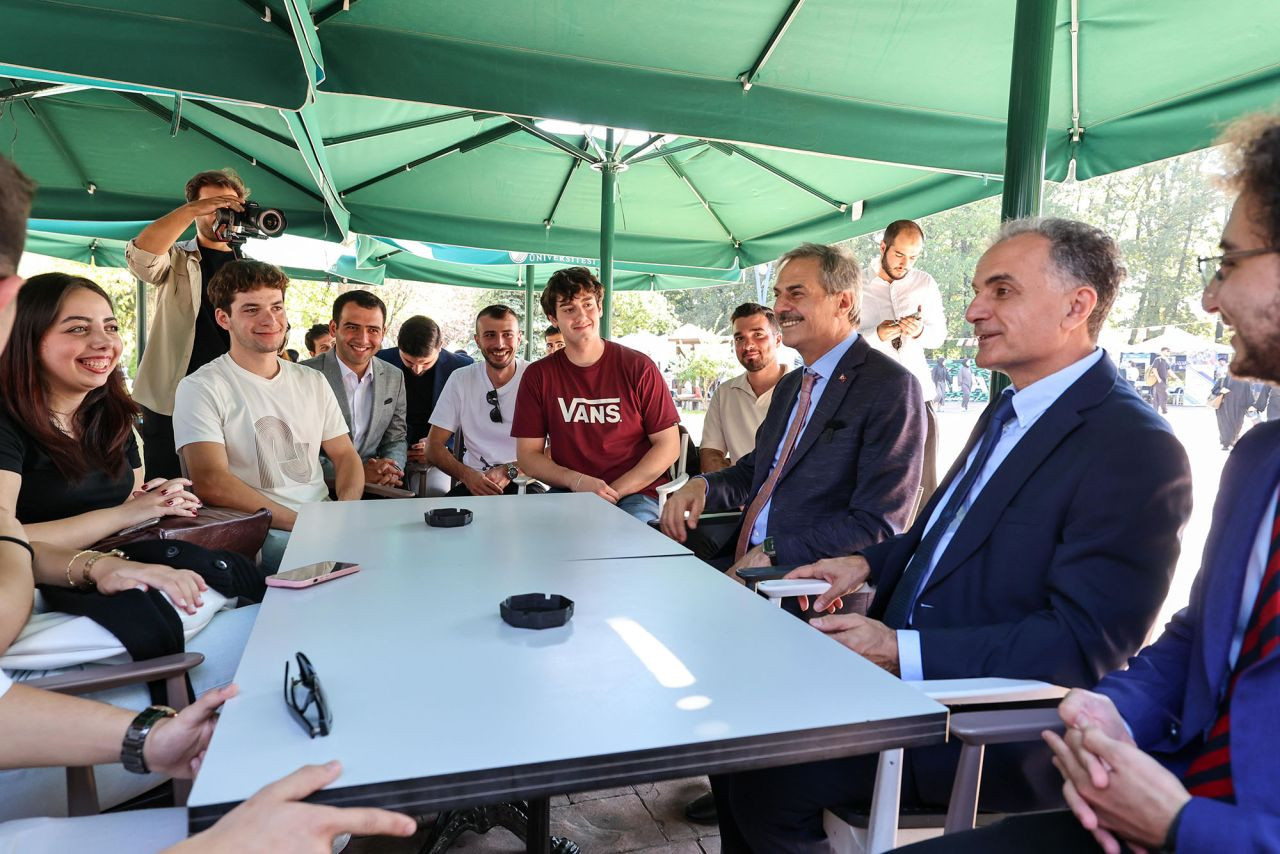 Başkan Alemdar üniversiteli gençlerle buluştu: İndirimli ulaşım tarifesi öğrencileri memnun etti - Sayfa 18