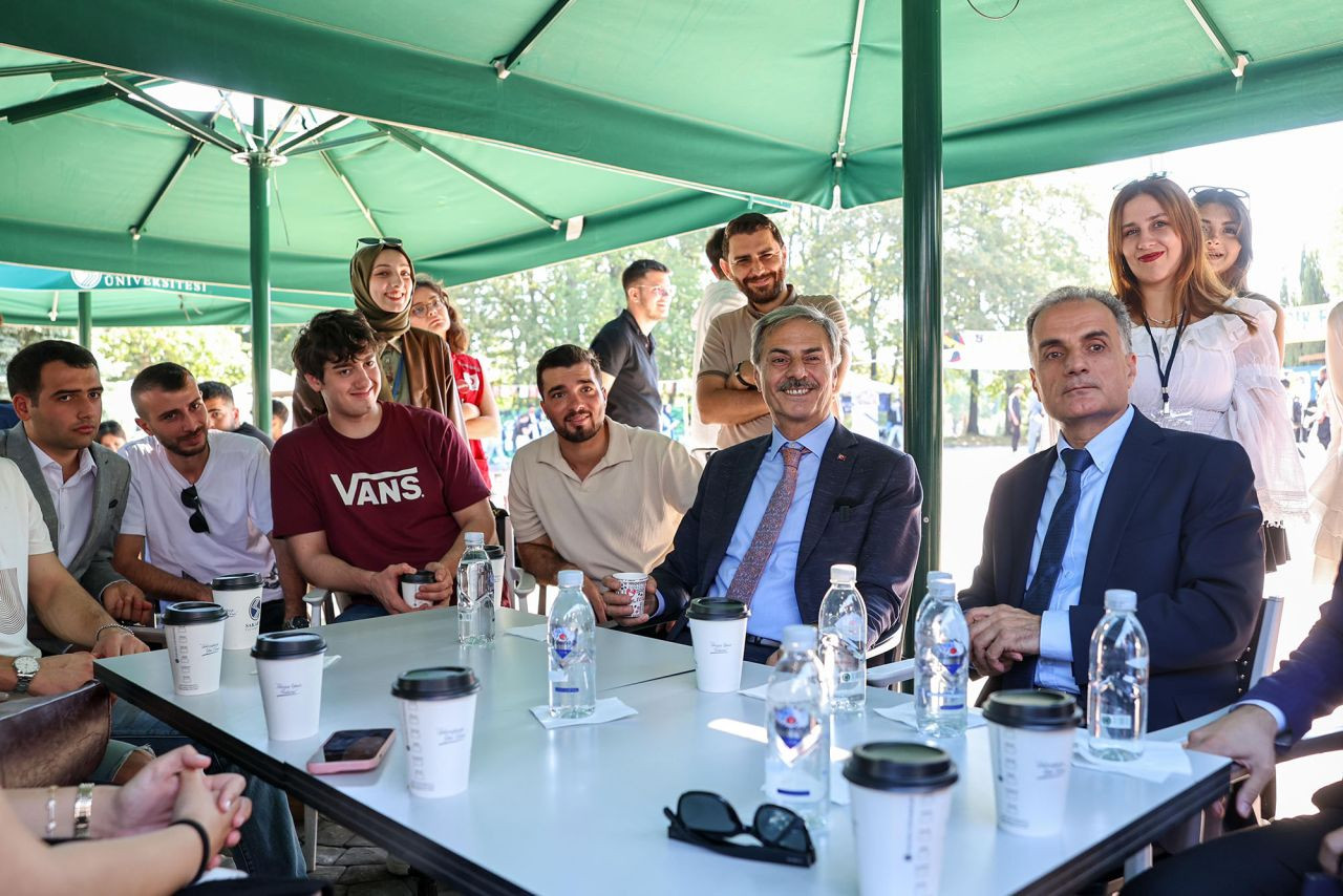 Başkan Alemdar üniversiteli gençlerle buluştu: İndirimli ulaşım tarifesi öğrencileri memnun etti - Sayfa 20