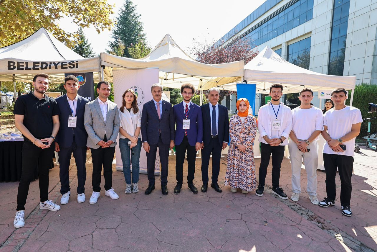 Başkan Alemdar üniversiteli gençlerle buluştu: İndirimli ulaşım tarifesi öğrencileri memnun etti - Sayfa 8