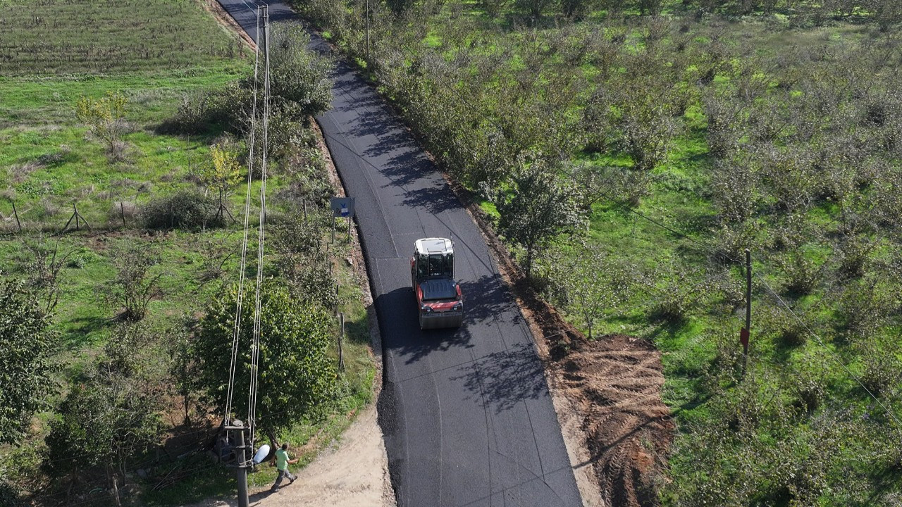 Hendek Kahramanlar Mahallesi'nde 850 Ton Asfaltla Ulaşım Güçlendi!