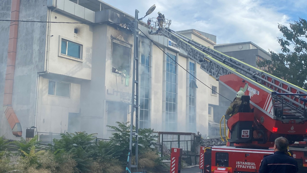 Beylikdüzü’nde medikal malzeme üretimi yapan atölyede yangın