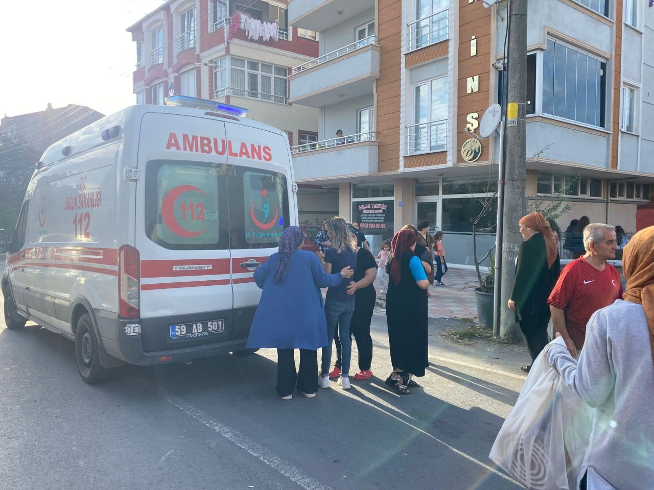 Tekirdağ'da 4. Kattan Düşen Çocuk Hastaneye Kaldırıldı - Sayfa 1