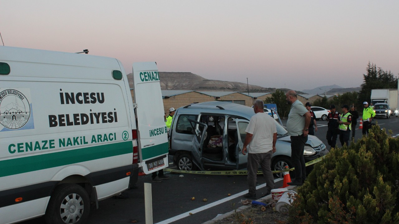 Kayseri'de Kamyonun Çarptığı Araçta 1 Öğretmen Hayatını Kaybetti