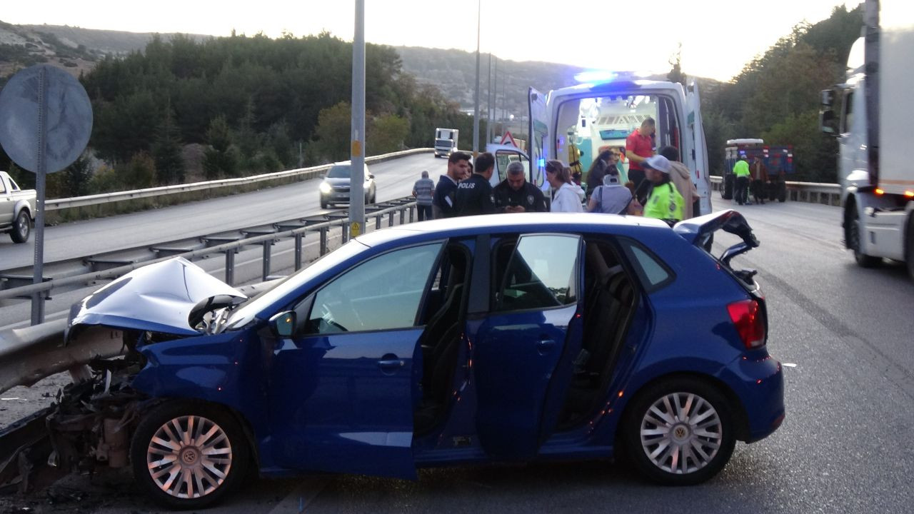 Burdur'da Kontrolden Çıkan Otomobil Bariyere ve Traktöre Çarptı: 5 Yaralı! - Sayfa 2