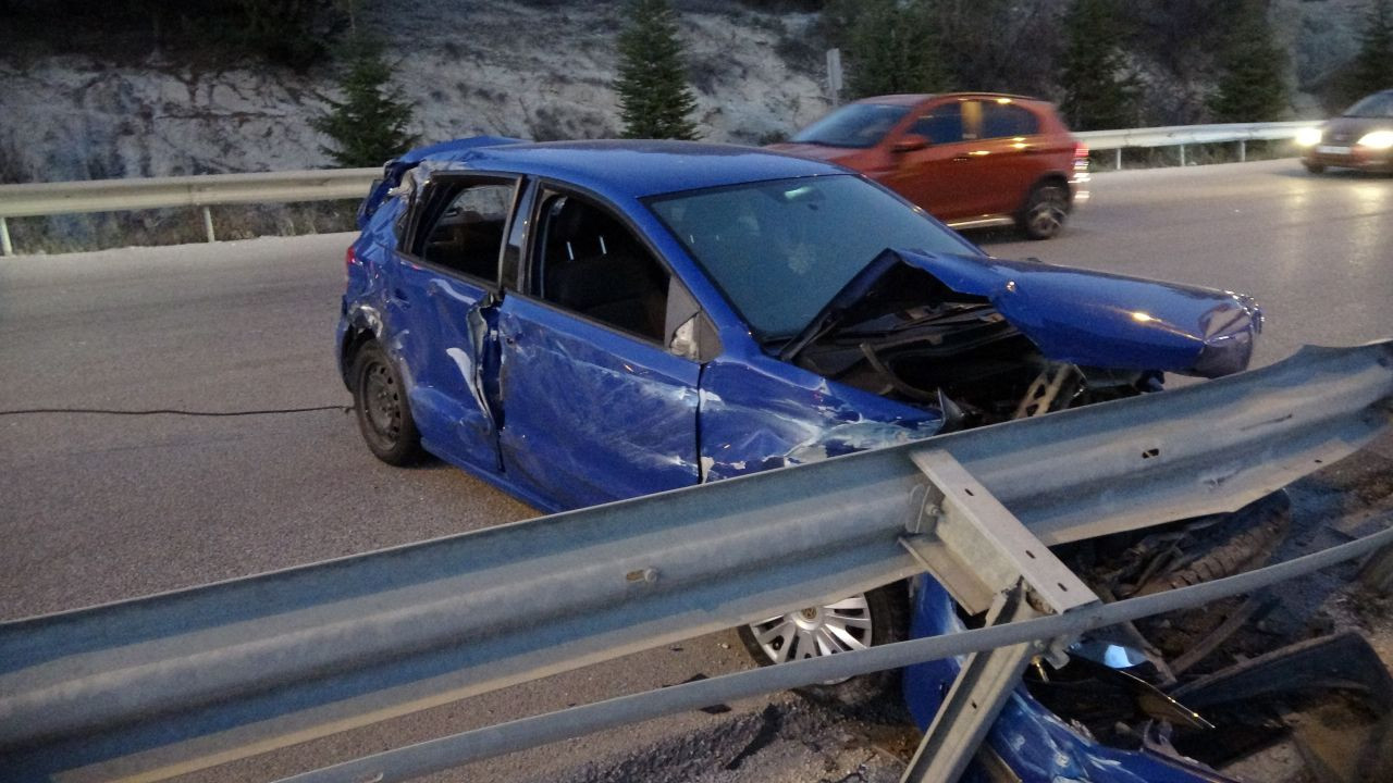 Burdur'da Kontrolden Çıkan Otomobil Bariyere ve Traktöre Çarptı: 5 Yaralı! - Sayfa 7