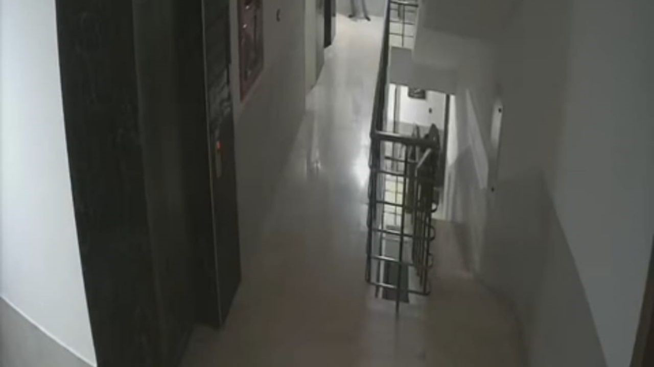 Uyuşturucu bağımlısı genç komşularını bıçakladı işte o anlar