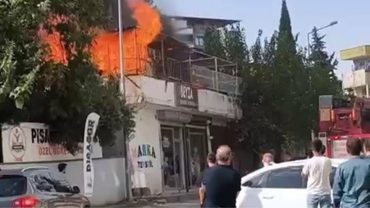 Adıyaman'da çatıda çıkan yangın korkuttu