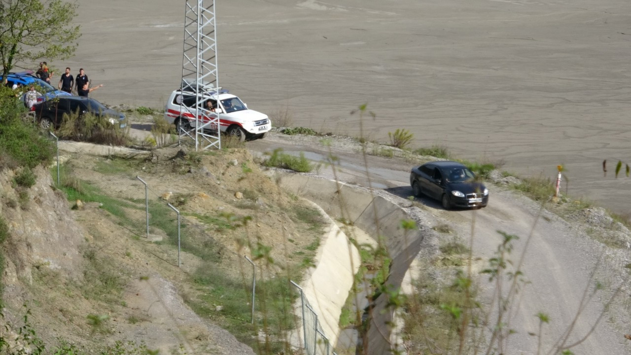 Defne yaprağı toplamak için gittiği ormanda kaybolan kadın bulundu