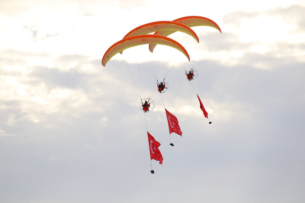 Türk Silahlı Kuvvetleri gövde gösterine çıktı: Hedefler tam isabetle vuruldu - Sayfa 7
