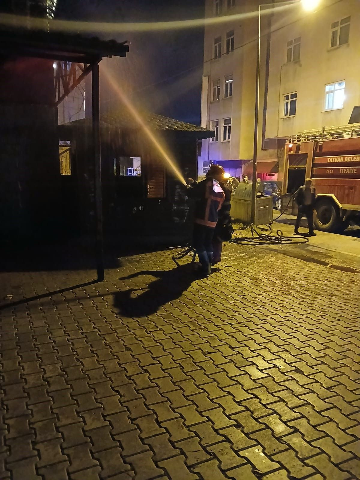 Zabıta Kulübesinde Çıkan Yangın Paniğe Neden Oldu - Sayfa 4