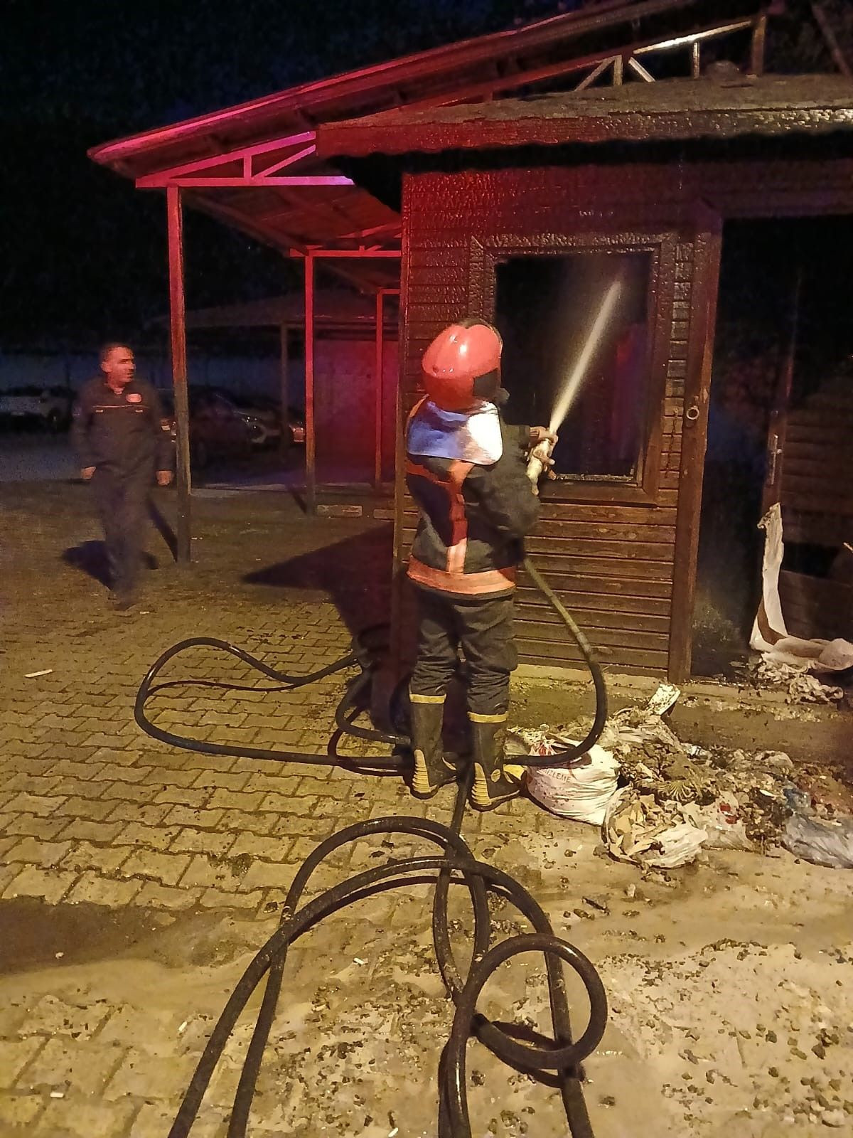 Zabıta Kulübesinde Çıkan Yangın Paniğe Neden Oldu - Sayfa 2