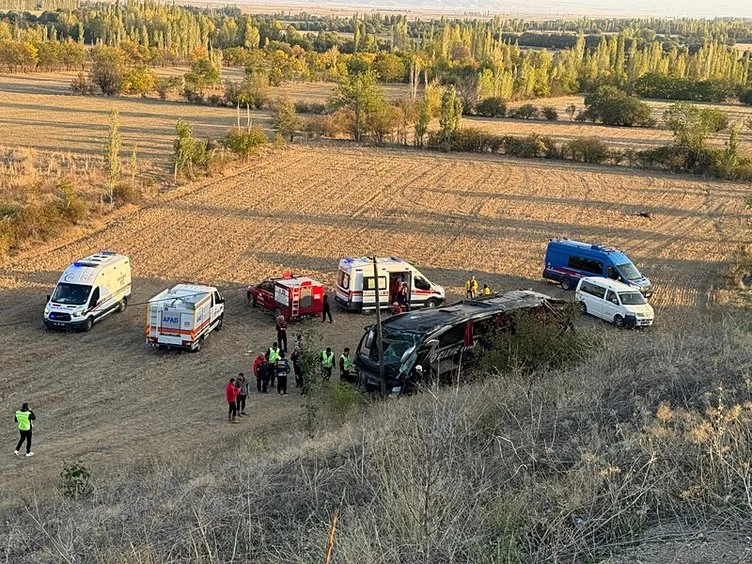 Afyonkarahisar'da Feci Otobüs Kazası: 50 Metrelik Şarampolden Devrildi, 21 Yaralı - Sayfa 1