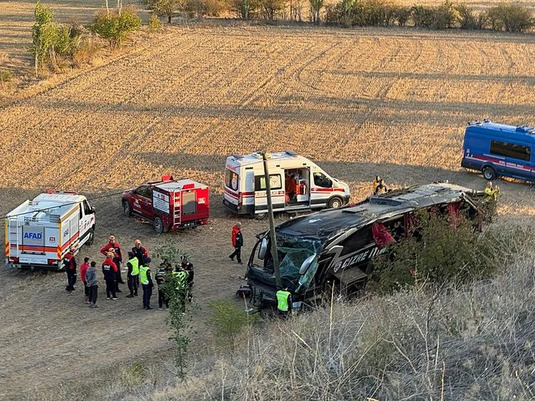 Afyonkarahisar'da Feci Otobüs Kazası: 50 Metrelik Şarampolden Devrildi, 21 Yaralı - Sayfa 4