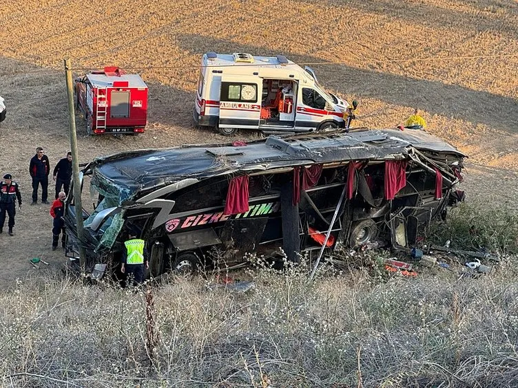 Afyonkarahisar'da Feci Otobüs Kazası: 50 Metrelik Şarampolden Devrildi, 21 Yaralı - Sayfa 5