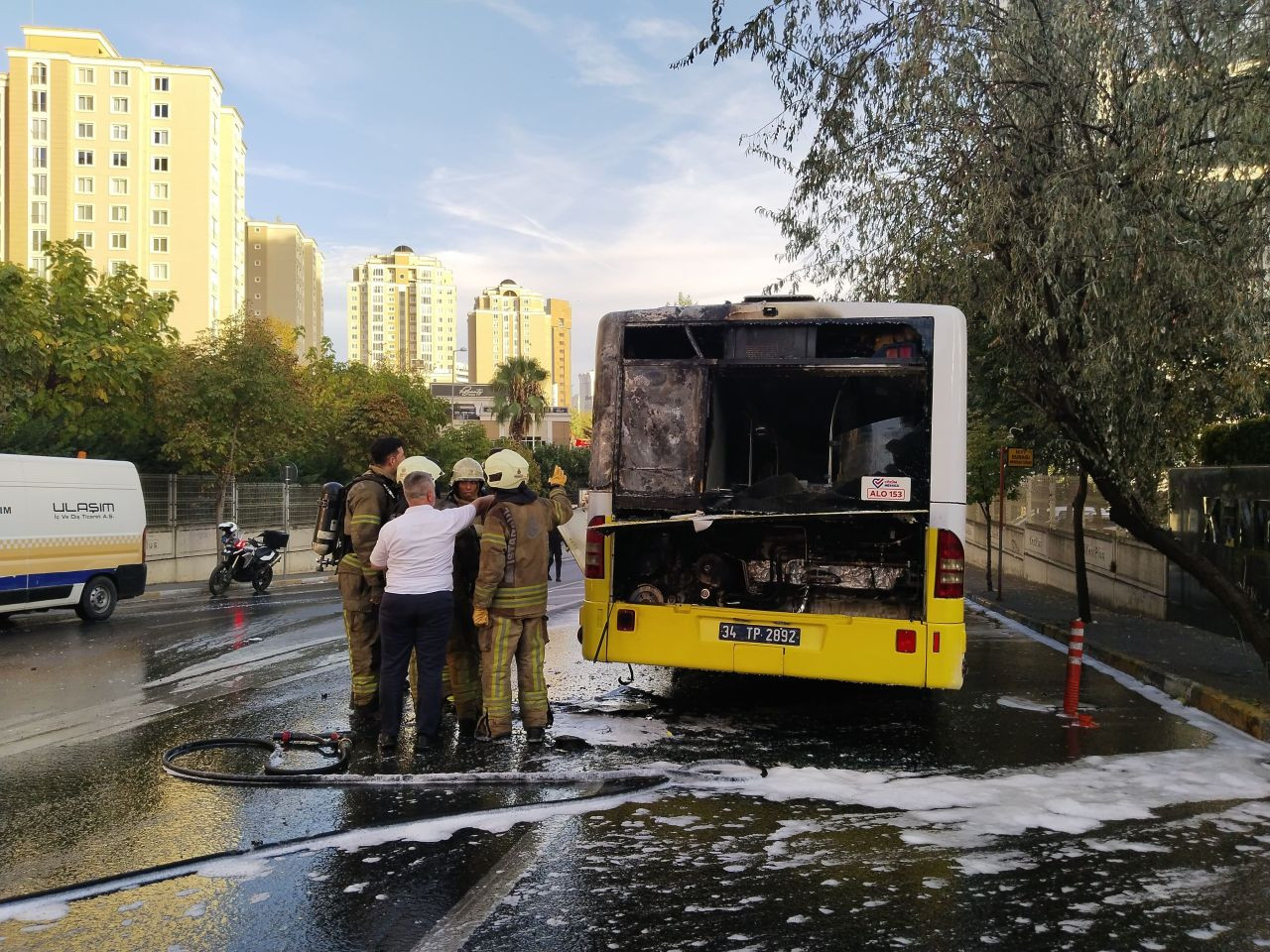 Ataşehir'de İETT Otobüsü Alev Alev Yandı, Yolcular Son Anda Kurtuldu! - Sayfa 3