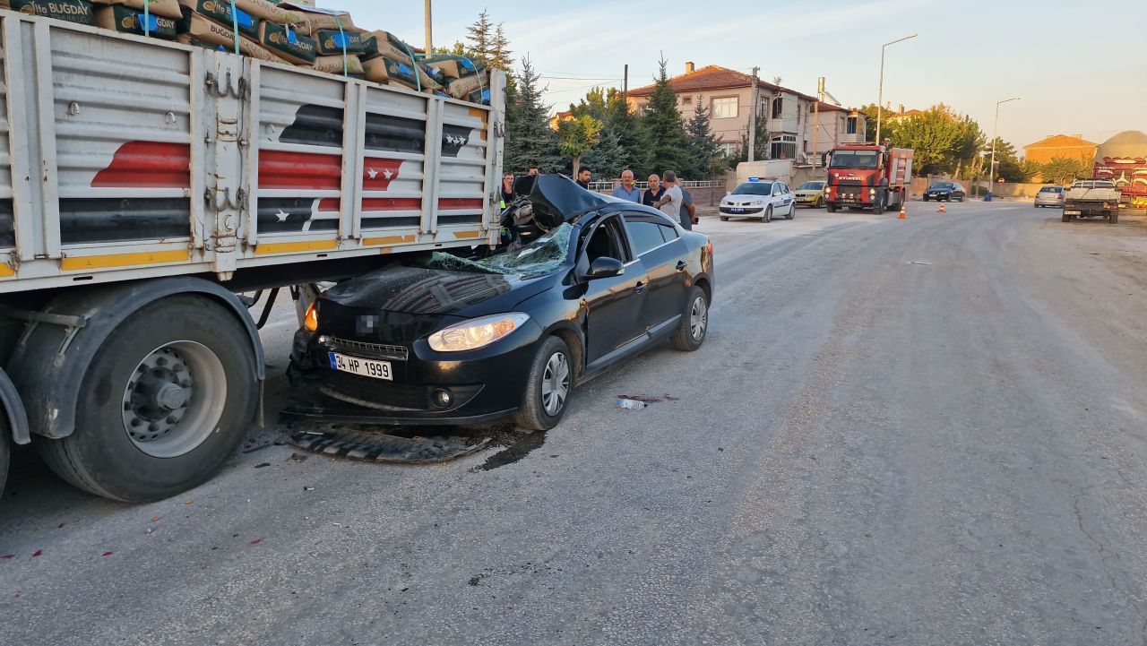 Çorum'da Tırın Altına Giren Otomobilde 1'i Ağır 4 Yaralı - Sayfa 2