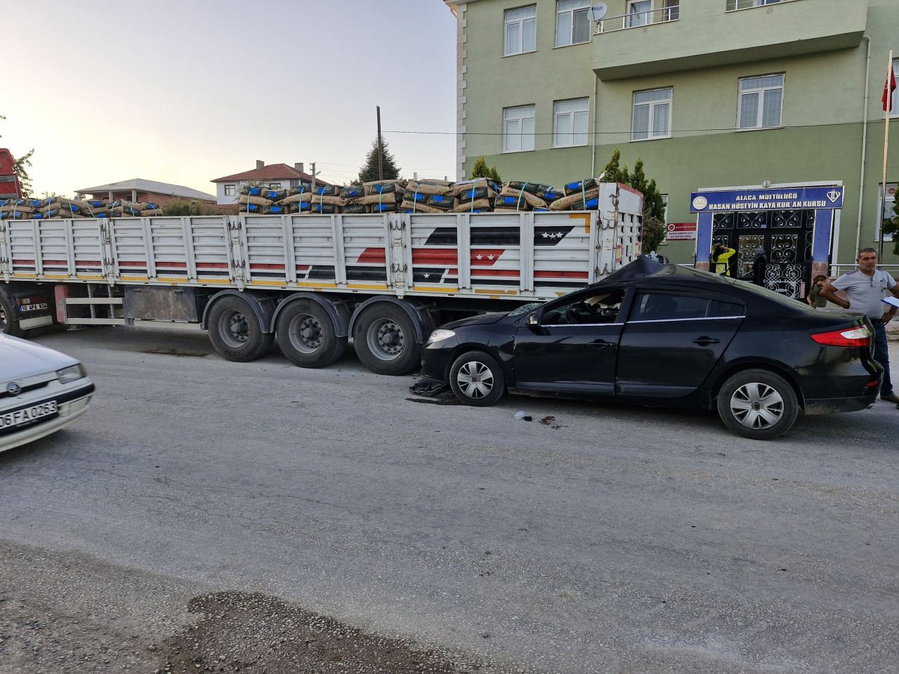 Çorum'da Tırın Altına Giren Otomobilde 1'i Ağır 4 Yaralı - Sayfa 4