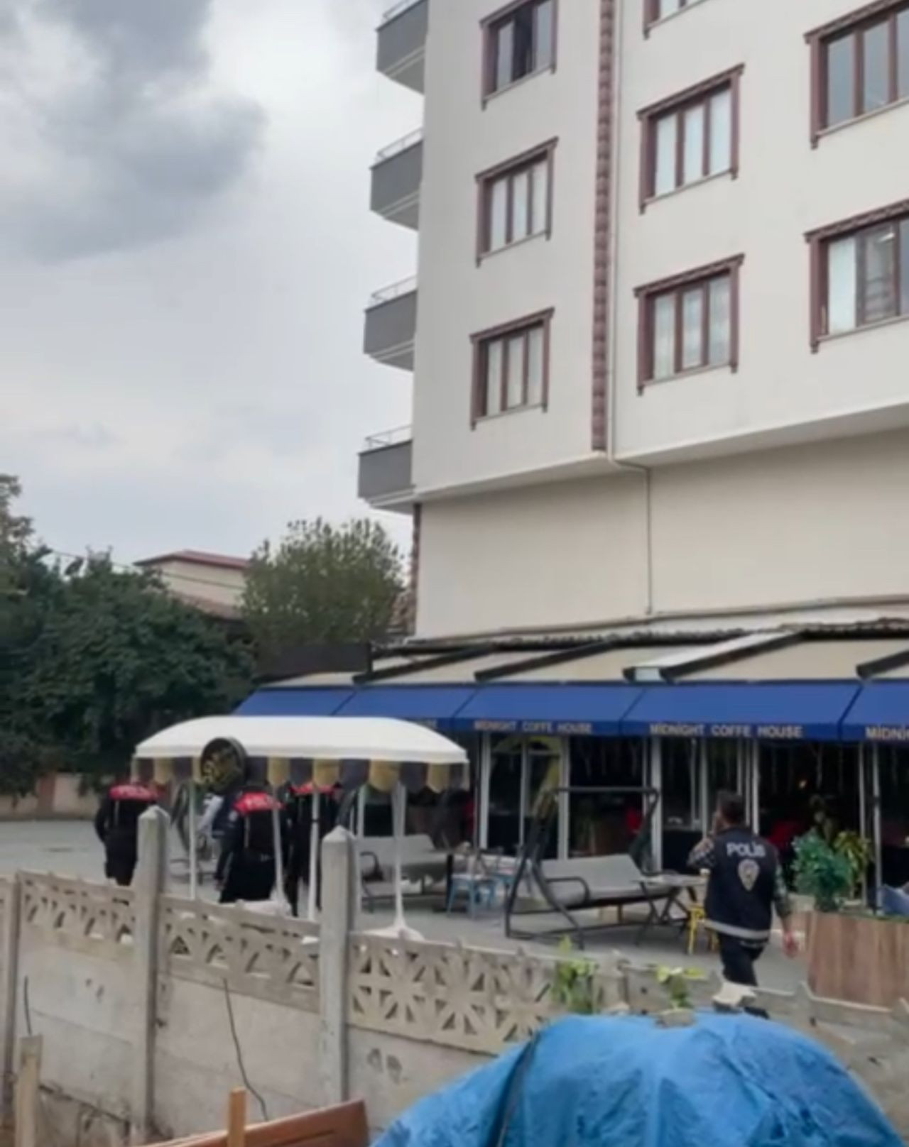 Balkona Çıkan Kadın Önce Dans Etti, Ardından Etrafa Ateş Açtı - Sayfa 3