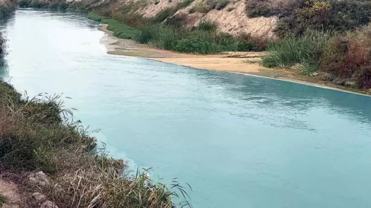 Çorlu Deresi Turkuaz Renge Büründü, Ağır Kimyasal Kokular Yayılıyor!