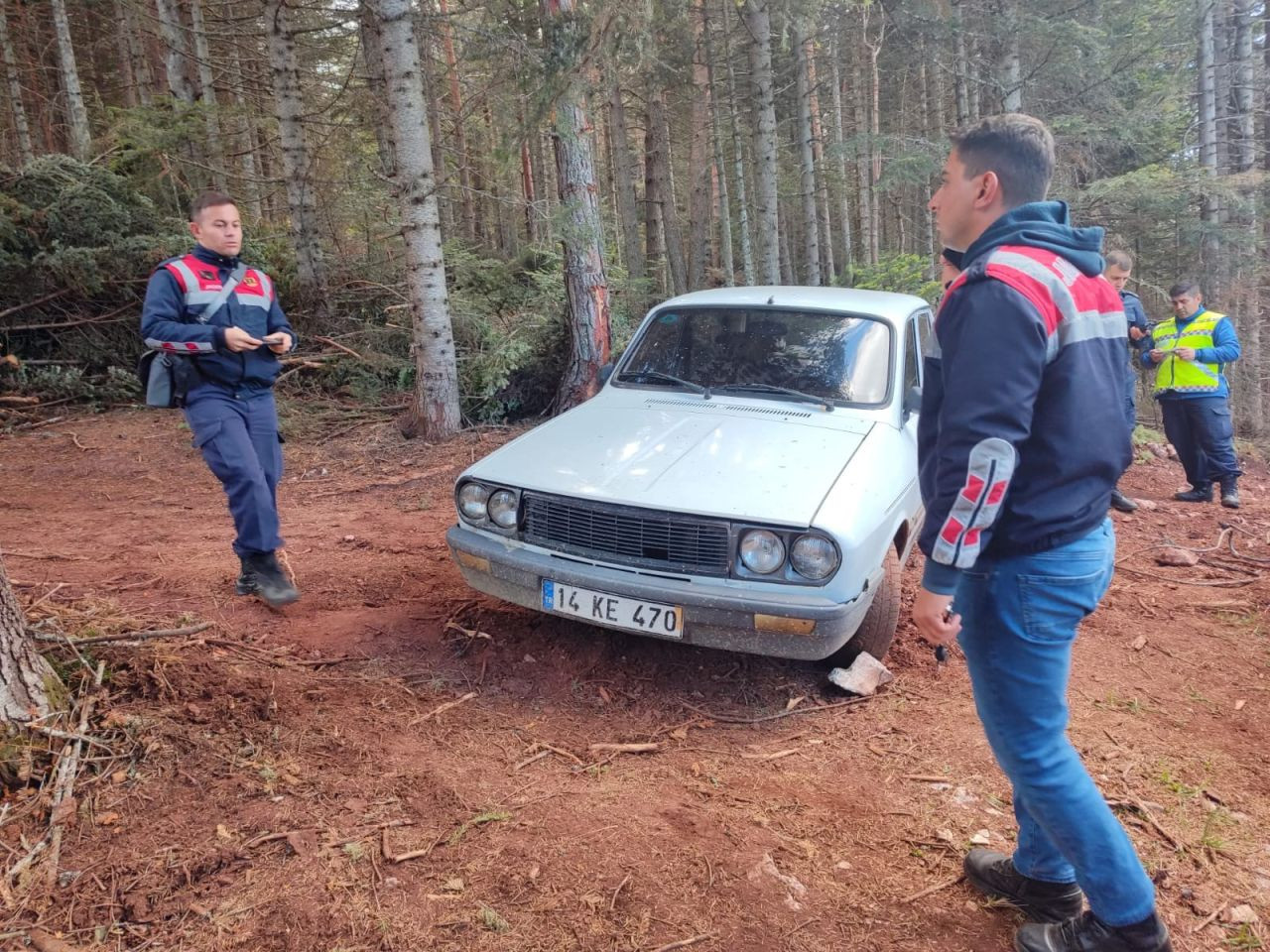 Kayıp ihbarı yapılan çiftin otomobili ormanlık alanda bulundu! - Sayfa 5