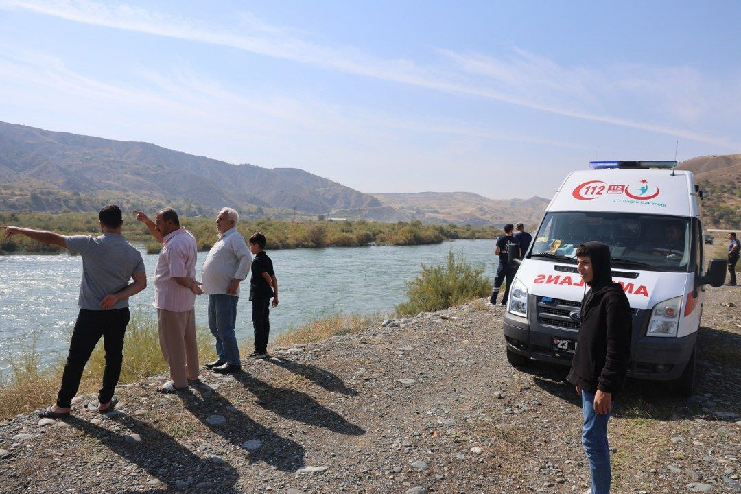 3 çocuğun boğulduğu ihbarı ekipleri harekete geçirdi - Sayfa 1