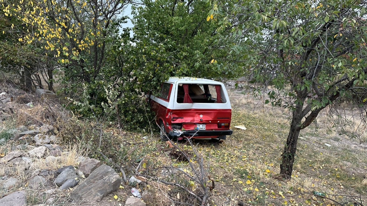 Freni Boşalan Kamyon, Duvara Çarparak Durdu