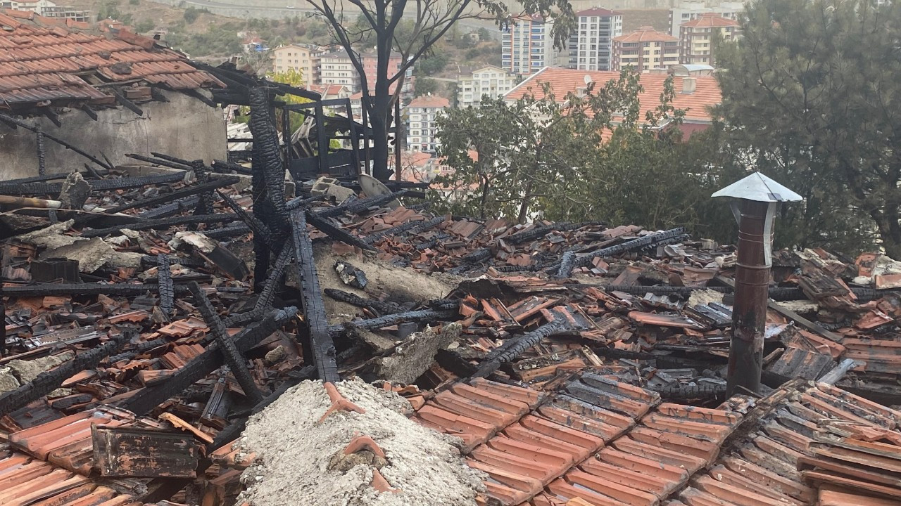 Sobada Yemek Yaparken Yangın Çıktı, Aile Kurtuldu!