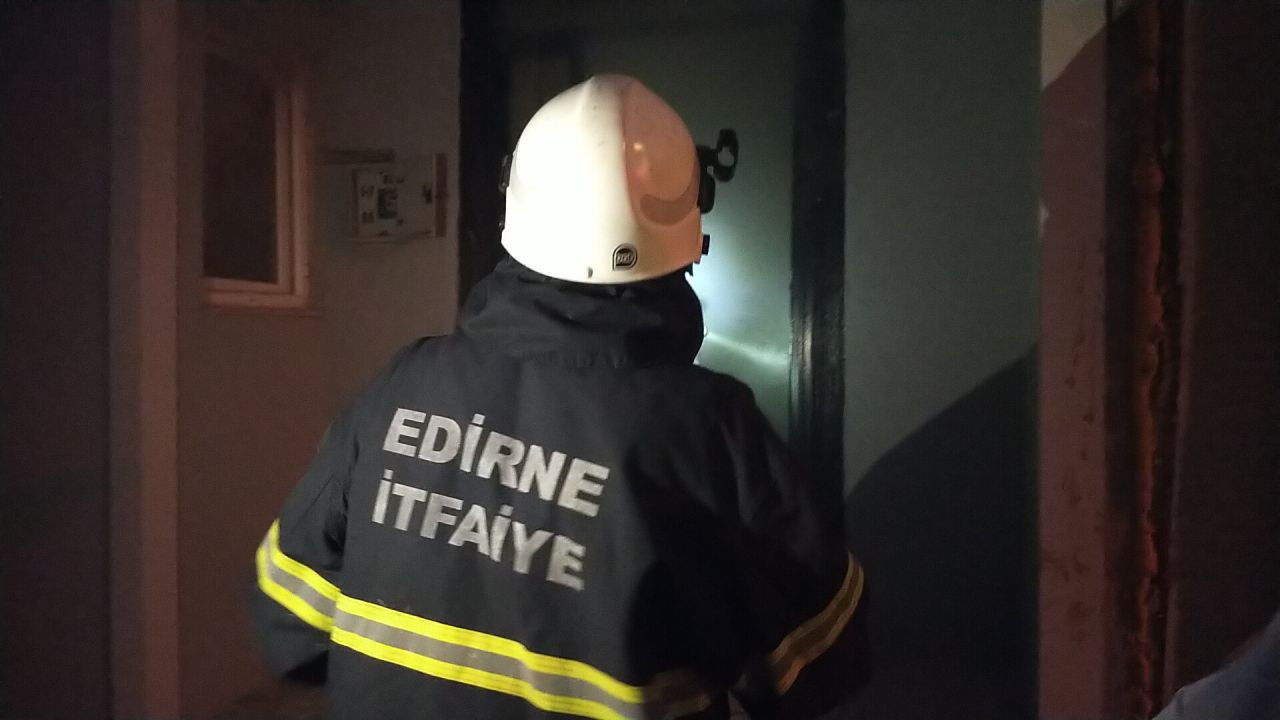 Edirne'de Yangın Korkuttu: Tek Katlı Ev Kullanılamaz Hale Geldi - Sayfa 4